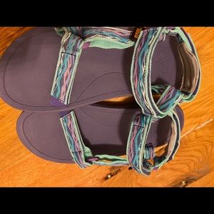 Girls Tera Sandals Size 3. Never worn